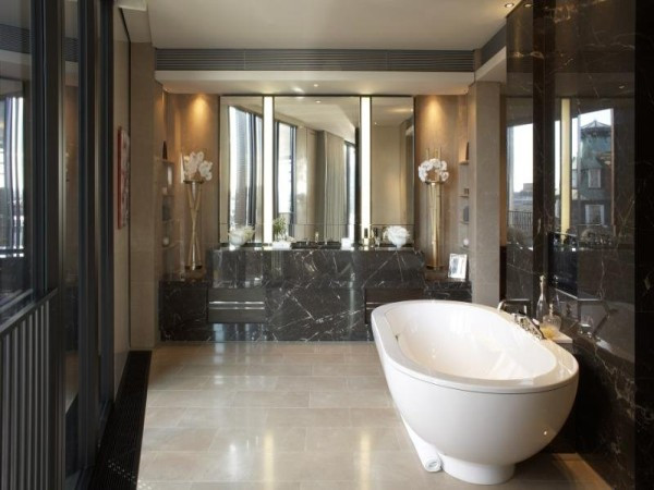 Mặc dù kinh tế có suy thoái trong những năm gần đây nhưng One Hyde Park vẫn bán được nhà bởi đơn giản nó được thiết kế rất đẹp mắt và đáp ứng được một vài yêu cầu cụ thể từ những người giàu có. Mặc dù kinh tế có suy thoái trong những năm gần đây nhưng One Hyde Park vẫn bán được nhà bởi đơn giản nó được thiết kế rất đẹp mắt và đáp ứng được một vài yêu cầu cụ thể từ những người giàu có.