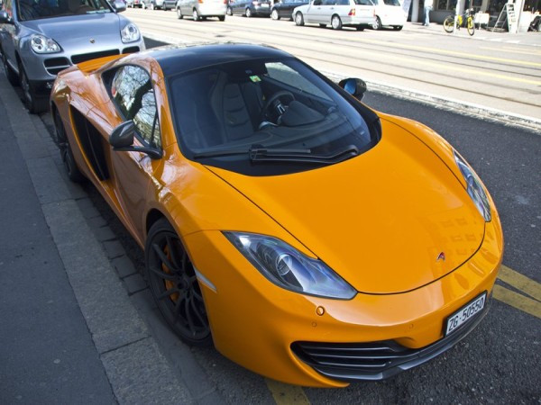 McLaren MP4-12C cũng được bắt gặp khá nhiều ở Zurich. Chiếc xe này được sơn màu cam truyền thống của hãng McLaren. McLaren MP4-12C cũng được bắt gặp khá nhiều ở Zurich. Chiếc xe này được sơn màu cam truyền thống của hãng McLaren.