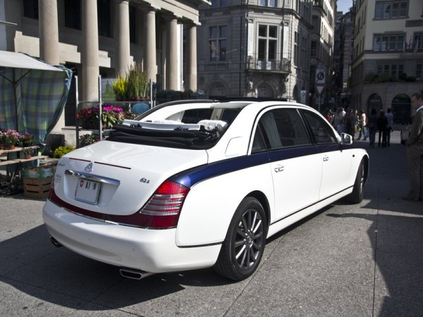 Chiếc Maybach Landaulet này có giá vào loại “khủng”. Nếu mua ở Mỹ, bạn phải bỏ khoảng 1,35 triệu USD để rinh nó về nhà. Chiếc Maybach Landaulet này có giá vào loại “khủng”. Nếu mua ở Mỹ, bạn phải bỏ khoảng 1,35 triệu USD để rinh nó về nhà.