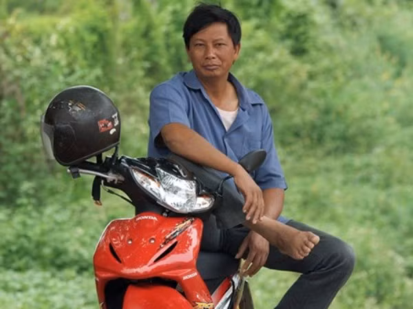 Xe ôm, phương tiện vận chuyển độc đáo và phổ biến ở Việt Nam.