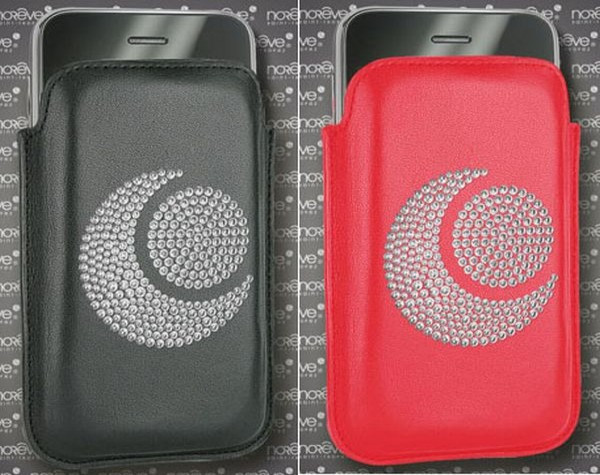 Diamond Leather iPhone Giá: 15.000 USD Sản xuất bởi nhà thiết kế nổi tiếng Mathieu Cattelan, chiếc vỏ này được làm từ da mềm chất lượng cao. Nhưng điểm nhấn của nó là 272 viên kim cương rực rỡ được đính trên mặt trước và mặt sau là logo của nhà sản xuất Noreve được dập nổi. Để đảm bảo tính độc quyền, mẫu vỏ bao này được sản xuất với số lượng cực kỳ hạn chế.