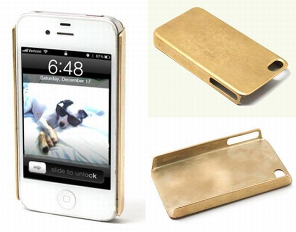 Solid Gold iPhone Giá: 10.000 USD Chiếc vỏ được thiết kế và sản xuất bởi người tạo ra phụ kiện sang trọng Miansai. Solid Gold iPhone được làm hoàn toàn bằng thủ công từ vàng rắn 14 carat. Khách hàng cũng có thể lựa chọn giữa vàng hoặc vàng hồng để làm vỏ. Ngoài ra, mỗi chiếc vỏ được khắc số riêng nhằm đảm bảo tính độc quyền.