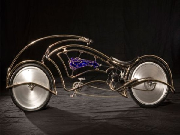 5. Eric’s Teardrop Giá: 12.000 – 35.000 USD Chiếc xe nằm trong bộ sưu tập xe đầy cá tính của nhà chế tạo trẻ tuổi Josh Hadar. Những chiếc xe đạp qua bàn tay của Hadar không đơn giản chỉ để di chuyển. Chúng đã trở thành những tác phẩm nghệ thuật đơn giản mà tinh tế. Chiếc xe được gắn thêm động cơ và phải mất ba tháng để hoàn thành nó. 5. Eric’s Teardrop Giá: 12.000 – 35.000 USD Chiếc xe nằm trong bộ sưu tập xe đầy cá tính của nhà chế tạo trẻ tuổi Josh Hadar. Những chiếc xe đạp qua bàn tay của Hadar không đơn giản chỉ để di chuyển. Chúng đã trở thành những tác phẩm nghệ thuật đơn giản mà tinh tế. Chiếc xe được gắn thêm động cơ và phải mất ba tháng để hoàn thành nó.