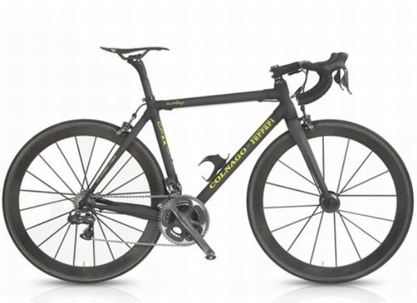 4. Colnago for Ferrari Di2 Giá: 16.700 USD Di2 là một phiên bản giới hạn do hãng Colnago và Ferrari kết hợp sản xuất. Di2 được làm từ sơi carbon. Khung xe được tăng cường từ bên trong bằng việc sử dụng công nghệ 3PRS và hệ thống điện tử Dura Ace Di2. Hệ thống này giúp dây xích hoạt động chắc chắn, bền bỉ và không phạm một sai sót nào. Chiếc xe này nặng 6 kg và chỉ có 50 chiếc được bán ra. 4. Colnago for Ferrari Di2 Giá: 16.700 USD Di2 là một phiên bản giới hạn do hãng Colnago và Ferrari kết hợp sản xuất. Di2 được làm từ sơi carbon. Khung xe được tăng cường từ bên trong bằng việc sử dụng công nghệ 3PRS và hệ thống điện tử Dura Ace Di2. Hệ thống này giúp dây xích hoạt động chắc chắn, bền bỉ và không phạm một sai sót nào. Chiếc xe này nặng 6 kg và chỉ có 50 chiếc được bán ra.