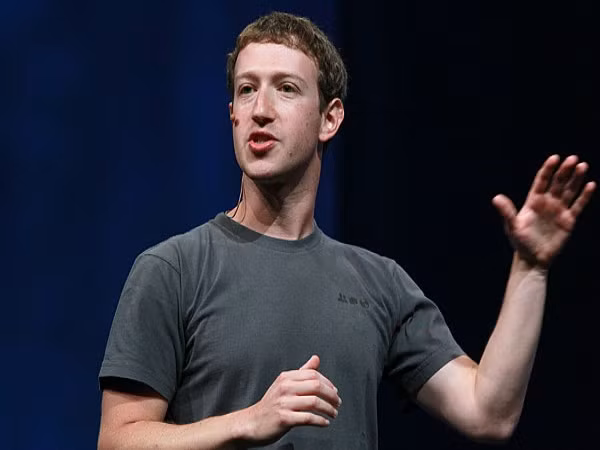9. Mark Zuckerberg (27 tuổi) Công ty: Facebook Tài sản: 18,1 tỷ USD Nếu tính theo tuổi, Mark Zuckerberg là tỷ phú trẻ tuổi nhất trên thế giới. Anh là người sáng lập và là giám đốc điều hành trang mạng xã hội Facebook lớn nhất thế giới với hơn 845 triệu người sử dụng hàng tháng. Anh hiện đang nắm giữ 28% cổ phần của công ty có giá 17,9 tỷ USD. Dự kiến, việc chào bán cổ phiếu lần đầu ra công chúng (IPO) của Facebook sẽ đẩy tổng giá trị tài sản của vị tỷ phú này lên đến hơn 28 tỷ USD. 9. Mark Zuckerberg (27 tuổi) Công ty: Facebook Tài sản: 18,1 tỷ USD Nếu tính theo tuổi, Mark Zuckerberg là tỷ phú trẻ tuổi nhất trên thế giới. Anh là người sáng lập và là giám đốc điều hành trang mạng xã hội Facebook lớn nhất thế giới với hơn 845 triệu người sử dụng hàng tháng. Anh hiện đang nắm giữ 28% cổ phần của công ty có giá 17,9 tỷ USD. Dự kiến, việc chào bán cổ phiếu lần đầu ra công chúng (IPO) của Facebook sẽ đẩy tổng giá trị tài sản của vị tỷ phú này lên đến hơn 28 tỷ USD.