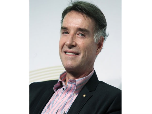 4. Eike Batista (56 tuổi) Công ty: EBX Tài sản: 31,6 tỷ USD Eike Batista là tỷ phú Brazil và cũng là người giàu nhất Nam Mỹ. Ông được biết đến là tỷ phú thích mạo hiểm, có lần đã tham gia vào các cuộc đào vàng và suýt phải bỏ mạng. Ông cũng là người từng tuyên bố sẽ trở thành người giàu nhất thế giới trước năm 2015. Ông cũng dính vào một vụ lùm xùm khi tháng ba vừa qua, người con trai 20 tuổi của ông đã tấn công và giết chết một người đi xe đạp bằng chiếc xe của cha mình.