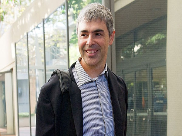 8. Larry Page (39 tuổi) Công ty: Google Tài sản: 18,3 tỷ USD Là người đồng sáng lập ra trang tìm kiếm số một thế giới Google, nhưng Larry Page đã thôi giữ chức Giám đốc điều hành từ năm 2001 và chỉ mới quay trở lại Google vào tháng 4 năm ngoái. Sau khi lấy lại quyền lãnh đạo, Larry Page đã tung ra dịch vụ Knol, một dịch vụ giống như bách khoa toàn thư, để cạnh tranh với Wikipedia nhưng không được nhiều người đón nhận. Từ ngày 1/5/2012, Knol sẽ không còn xem được nữa.