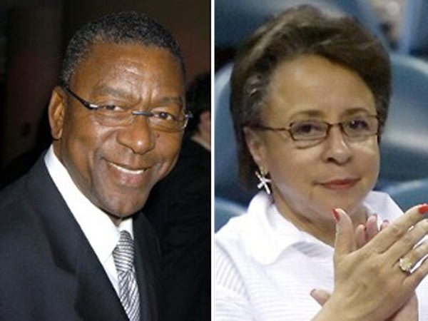 5. Robert và Sheila Johnson – 400 triệu USD Robert Johnson được biết đến là tỷ phú đầu tiên người Mỹ gốc Phi, đồng thời cũng là người sáng lập ra kênh truyền hình giải trí Black Entertainment Television (BET). Sau môt cuộc hôn nhân kéo dài ba thập kỷ, Robert và cô vợ Sheila đã quyết định ở riêng vào năm 2000. Sheila đã nhận được 400 triệu USD và kết hôn với vị thẩm phán phụ trách giải quyết việc ly hôn của cô. 5. Robert và Sheila Johnson – 400 triệu USD Robert Johnson được biết đến là tỷ phú đầu tiên người Mỹ gốc Phi, đồng thời cũng là người sáng lập ra kênh truyền hình giải trí Black Entertainment Television (BET). Sau môt cuộc hôn nhân kéo dài ba thập kỷ, Robert và cô vợ Sheila đã quyết định ở riêng vào năm 2000. Sheila đã nhận được 400 triệu USD và kết hôn với vị thẩm phán phụ trách giải quyết việc ly hôn của cô.