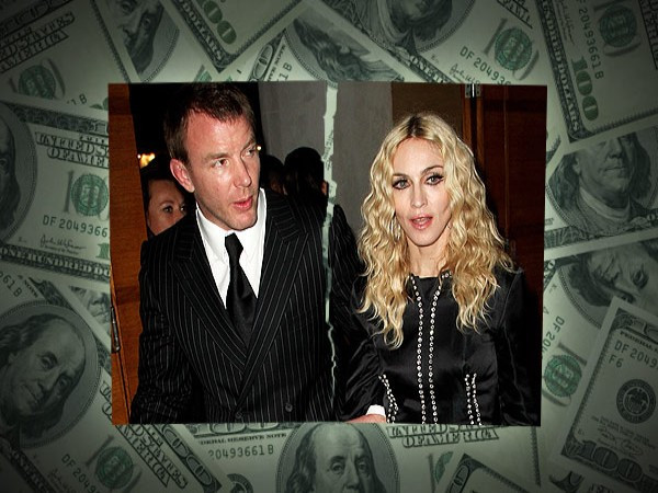 14. Madonna và Guy Ritchie Đây là một trường hợp mà vợ phải trả tiền bồi thường ly hôn. Theo đại diện của siêu sao nhạc pop Madonna, nhà làm phim Guy Ritchie đã nhận được khoản tiền từ 76 triệu đến 92 triệu USD từ cô vợ của mình như là một phần của việc giải quyết ly hôn. 14. Madonna và Guy Ritchie Đây là một trường hợp mà vợ phải trả tiền bồi thường ly hôn. Theo đại diện của siêu sao nhạc pop Madonna, nhà làm phim Guy Ritchie đã nhận được khoản tiền từ 76 triệu đến 92 triệu USD từ cô vợ của mình như là một phần của việc giải quyết ly hôn.