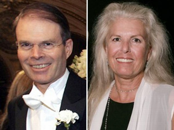 4. Craig và Wendy McCaw – 460 triệu USD Craig McCaw, nhà sáng lập ra mạng điện thoại di động McCaw Cellular (Mỹ), đã ly hôn với người vợ Wendy vào năm 1998. Wendy nhận được 460 triệu USD. Điều này đã đưa cô lọt vào danh sách 400 người giàu nhất thế giới do tạp chí Forbes bình chọn. Wendy đã dùng số tiền này để mua cổ phần tờ New York Times và tờ báo Santa Barbara News Press 4. Craig và Wendy McCaw – 460 triệu USD Craig McCaw, nhà sáng lập ra mạng điện thoại di động McCaw Cellular (Mỹ), đã ly hôn với người vợ Wendy vào năm 1998. Wendy nhận được 460 triệu USD. Điều này đã đưa cô lọt vào danh sách 400 người giàu nhất thế giới do tạp chí Forbes bình chọn. Wendy đã dùng số tiền này để mua cổ phần tờ New York Times và tờ báo Santa Barbara News Press