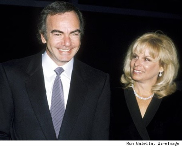 9. Neil Diamond và Marcia Murphey – 150 triệu USD Ngay cả 25 năm hạnh phúc cũng không đủ để giữ cho Neil Diamond và Marcia Murphey chung sống với nhau. Marcia quyết định ly dị chồng sau khi tin tức về sự phản bội của nam ca sĩ này xuất hiện. Số tiền thanh toán thực tế không bao giờ được chính thức tiết lộ nhưng chiếc nhẫn kim cương mà Neil Diamond tặng vợ có giá 150 triệu USD. 9. Neil Diamond và Marcia Murphey – 150 triệu USD Ngay cả 25 năm hạnh phúc cũng không đủ để giữ cho Neil Diamond và Marcia Murphey chung sống với nhau. Marcia quyết định ly dị chồng sau khi tin tức về sự phản bội của nam ca sĩ này xuất hiện. Số tiền thanh toán thực tế không bao giờ được chính thức tiết lộ nhưng chiếc nhẫn kim cương mà Neil Diamond tặng vợ có giá 150 triệu USD.