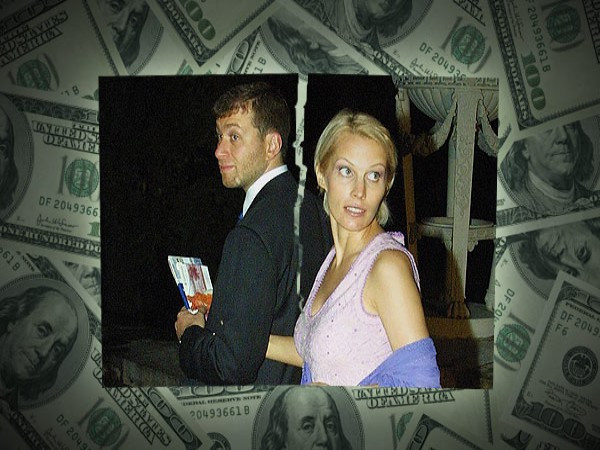6. Roman và Irina Abramovich – 300 triệu USD Luật pháp Nga qui định tài sản có thể được chia 50 – 50 khi vợ chồng ly hôn. Tuy nhiên, tỷ phú Roman Abramovich đã có một luật sư rất tuyệt vời bởi cô vợ Irina có thể nhận được 18,7 tỷ USD từ chồng nhưng rốt cuộc, cô chỉ nhận được 300 triệu USD sau vụ ly hôn. Vào thời điểm ly hôn, Roman Abramovich là người đàn ông giàu thứ 16 trên thế giới. Irina nhận được tài sản ở Anh, Matxcơva cùng một chiếc du thuyền và một máy bay tư nhân. 6. Roman và Irina Abramovich – 300 triệu USD Luật pháp Nga qui định tài sản có thể được chia 50 – 50 khi vợ chồng ly hôn. Tuy nhiên, tỷ phú Roman Abramovich đã có một luật sư rất tuyệt vời bởi cô vợ Irina có thể nhận được 18,7 tỷ USD từ chồng nhưng rốt cuộc, cô chỉ nhận được 300 triệu USD sau vụ ly hôn. Vào thời điểm ly hôn, Roman Abramovich là người đàn ông giàu thứ 16 trên thế giới. Irina nhận được tài sản ở Anh, Matxcơva cùng một chiếc du thuyền và một máy bay tư nhân.