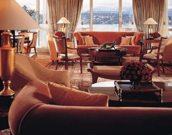 Được thiết kế gần giống như các tòa nhà ở Mỹ nên tính an toàn của căn phòng này được đặt lên hàng đầu. Royal Penthouse được trang bị hệ thống báo động và camera theo dõi ngoài hành lang 24/24. Được thiết kế gần giống như các tòa nhà ở Mỹ nên tính an toàn của căn phòng này được đặt lên hàng đầu. Royal Penthouse được trang bị hệ thống báo động và camera theo dõi ngoài hành lang 24/24.