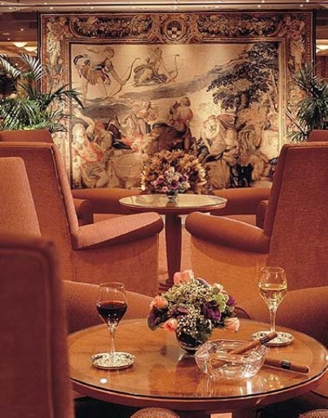 Chính vì sự sang trọng đỉnh cao và độ an toàn tuyệt đối nên nơi đây luôn được chọn làm điểm dừng chân của các nguyên thủ quốc gia hay những nhân vật nổi tiếng trên thế giới. Chính vì sự sang trọng đỉnh cao và độ an toàn tuyệt đối nên nơi đây luôn được chọn làm điểm dừng chân của các nguyên thủ quốc gia hay những nhân vật nổi tiếng trên thế giới.