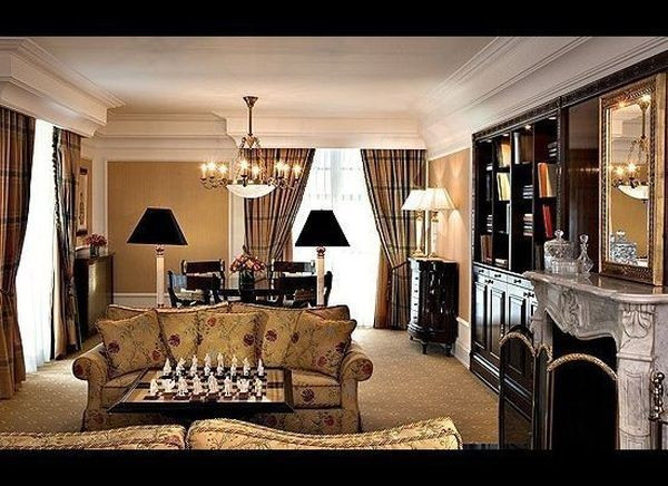 8. Ritz-Carlton Suite, khách sạn Ritz-Carlton (Mátxcơva, Nga) Giá: 17.000 USD/đêm Ritz-Carlton được coi là phòng khách sạn đắt nhất ở Mátxcơva. Căn phòng có diện tích rộng khoảng 232 m2, từ đây, du khách có thể ngắm nhìn một cách bao quát nhất điện Kremlin, quảng trường Đỏ, nhà thờ Thánh Basil và nhà thờ Chúa Cứu Thế. 8. Ritz-Carlton Suite, khách sạn Ritz-Carlton (Mátxcơva, Nga) Giá: 17.000 USD/đêm Ritz-Carlton được coi là phòng khách sạn đắt nhất ở Mátxcơva. Căn phòng có diện tích rộng khoảng 232 m2, từ đây, du khách có thể ngắm nhìn một cách bao quát nhất điện Kremlin, quảng trường Đỏ, nhà thờ Thánh Basil và nhà thờ Chúa Cứu Thế.