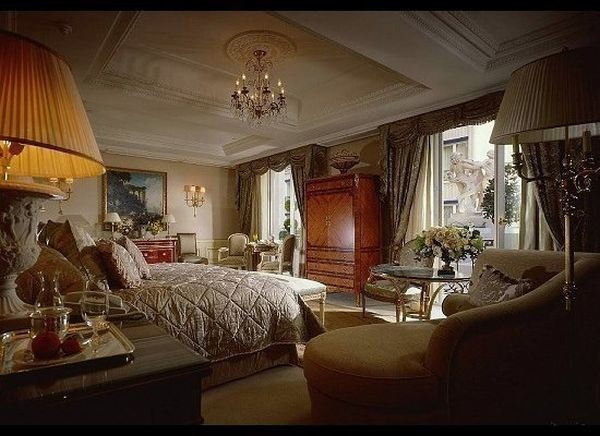 9. Royal Suite, Four Seasons George V (Paris, Pháp) Giá: 17.000 USD/đêm Four Seasons George V được biết đến là một trong những khách sạn nổi tiếng sang trọng nhất thế giới. Trong đó, căn phòng Hoàng gia là căn phòng xa xỉ nhất của khách sạn. 9. Royal Suite, Four Seasons George V (Paris, Pháp) Giá: 17.000 USD/đêm Four Seasons George V được biết đến là một trong những khách sạn nổi tiếng sang trọng nhất thế giới. Trong đó, căn phòng Hoàng gia là căn phòng xa xỉ nhất của khách sạn.
