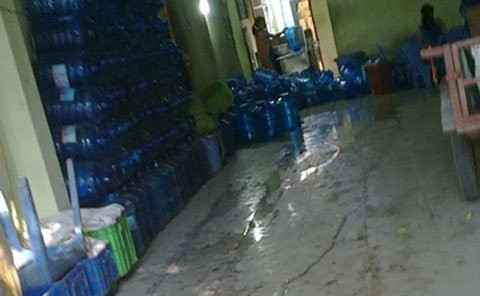 Cơ sở sản xuất nước đóng bình không đủ tiêu chuẩn đảm bảo chất lượng Cơ sở sản xuất nước đóng bình không đủ tiêu chuẩn đảm bảo chất lượng