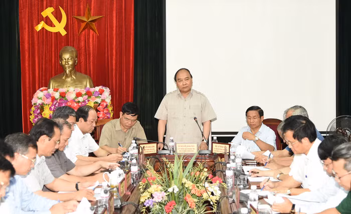 Thủ tướng làm việc với lãnh đạo tỉnh Hà Tĩnh (ảnh nguồn chinhphu.vn).