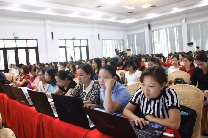 Khi triển khai vào trường học "Phần mền Xây dựng Thực đơn Cân bằng Dinh dưỡng" sẽ hỗ trợ thầy cô trong vấn đề chăm sóc bữa ăn cho học sinh (ảnh Như Hải).