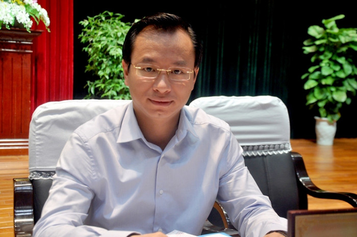Bí thư Đà Nẵng Nguyễn Xuân Anh có vấn đề không rõ ràng về bằng cấp là biểu hiện của một xã hội chạy theo bằng cấp mà không trọng thực tài (ảnh nguồn Báo Đà Nẵng). Bí thư Đà Nẵng Nguyễn Xuân Anh có vấn đề không rõ ràng về bằng cấp là biểu hiện của một xã hội chạy theo bằng cấp mà không trọng thực tài (ảnh nguồn Báo Đà Nẵng).