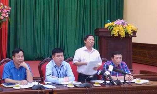 Ông Hoàng Đức Hạnh trao đổi thông tin với báo chí (ảnh Trinh Phúc).