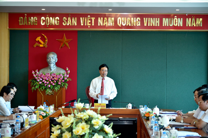 Phó Thủ tướng Phạm Bình Minh làm việc với Ban Thường vụ Tỉnh ủy Thái Nguyên về tình hình phát triển kinh tế - xã hội và công tác đối ngoại trên địa bàn tỉnh. Ảnh: VGP/Hải Minh Phó Thủ tướng Phạm Bình Minh làm việc với Ban Thường vụ Tỉnh ủy Thái Nguyên về tình hình phát triển kinh tế - xã hội và công tác đối ngoại trên địa bàn tỉnh. Ảnh: VGP/Hải Minh