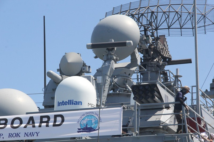 Dàn rađa, vũ khí đồ sộ của chiến hạm Hàn Quốc Dàn rađa, vũ khí đồ sộ của chiến hạm Hàn Quốc