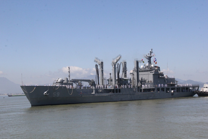 Tàu Roks Hwacheon (AOE 59) là tàu hậu cần thuộc lớp Cheonji của Hải quân Hàn Quốc Tàu Roks Hwacheon (AOE 59) là tàu hậu cần thuộc lớp Cheonji của Hải quân Hàn Quốc