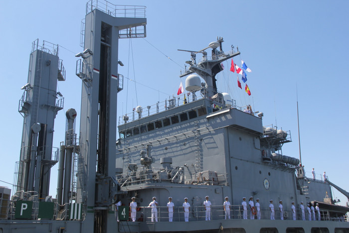 Tàu Roks Hwacheon (AOE 59) có lượng giãn nước hơn 9.100 tấn Tàu Roks Hwacheon (AOE 59) có lượng giãn nước hơn 9.100 tấn