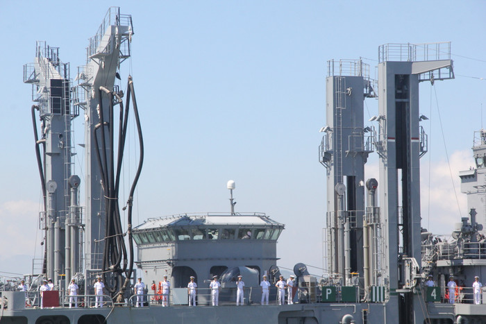 Tàu có khả năng cung cấp nhiên liệu, lương thực và các hoạt động cứu hộ cho lực lượng tác chiến trên biển Tàu có khả năng cung cấp nhiên liệu, lương thực và các hoạt động cứu hộ cho lực lượng tác chiến trên biển