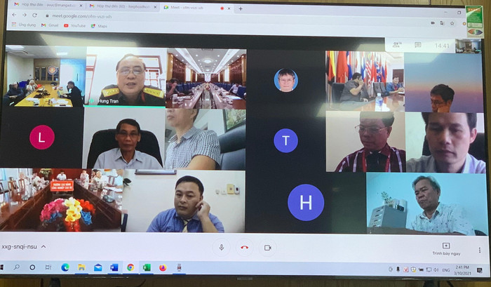 Quang cảnh cuộc họp chiều 10/3 (ảnh: Thùy Linh) Quang cảnh cuộc họp chiều 10/3 (ảnh: Thùy Linh)