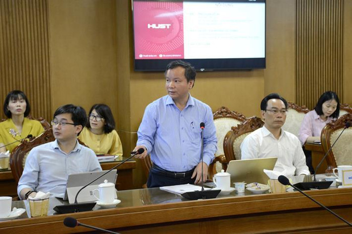 Đại diện nhóm nghiên cứu báo cáo kết quả của đề tài (ảnh: Bộ Giáo dục và Đào tạo) Đại diện nhóm nghiên cứu báo cáo kết quả của đề tài (ảnh: Bộ Giáo dục và Đào tạo)