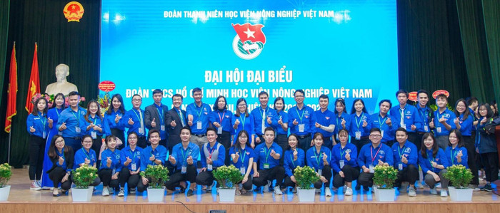 Hồng Anh được bầu làm Uỷ viên Hội đồng Học viện nông nghiệp Việt Nam khóa II, nhiệm kỳ 2021-2025 (ảnh: NVCC) Hồng Anh được bầu làm Uỷ viên Hội đồng Học viện nông nghiệp Việt Nam khóa II, nhiệm kỳ 2021-2025 (ảnh: NVCC)