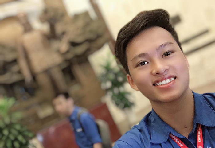 Dù mới chỉ là sinh viên năm 2 của Học viện Nông nghiệp Việt Nam nhưng Lê Mai Hồng Anh (sinh năm 2001) vừa được bầu làm Uỷ viên Hội đồng trường của Học viện (ảnh: NVCC) Dù mới chỉ là sinh viên năm 2 của Học viện Nông nghiệp Việt Nam nhưng Lê Mai Hồng Anh (sinh năm 2001) vừa được bầu làm Uỷ viên Hội đồng trường của Học viện (ảnh: NVCC)