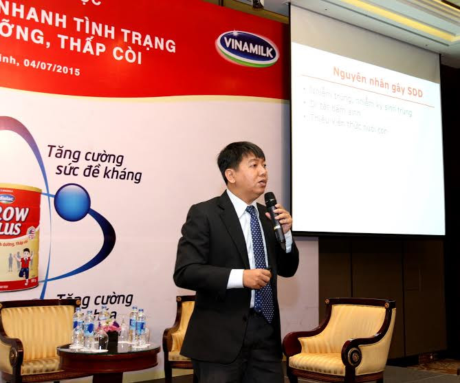 Tiến sĩ - Bác sĩ Nguyễn Anh Tuấn, Giảng viên Bộ môn Nhi, Đại học Y Dược - TP.Hồ Chí Minh tư vấn cho các mẹ phương pháp giúp các bé thoát khỏi tình trạng suy dinh dưỡng thấp còi. Tiến sĩ - Bác sĩ Nguyễn Anh Tuấn, Giảng viên Bộ môn Nhi, Đại học Y Dược - TP.Hồ Chí Minh tư vấn cho các mẹ phương pháp giúp các bé thoát khỏi tình trạng suy dinh dưỡng thấp còi.