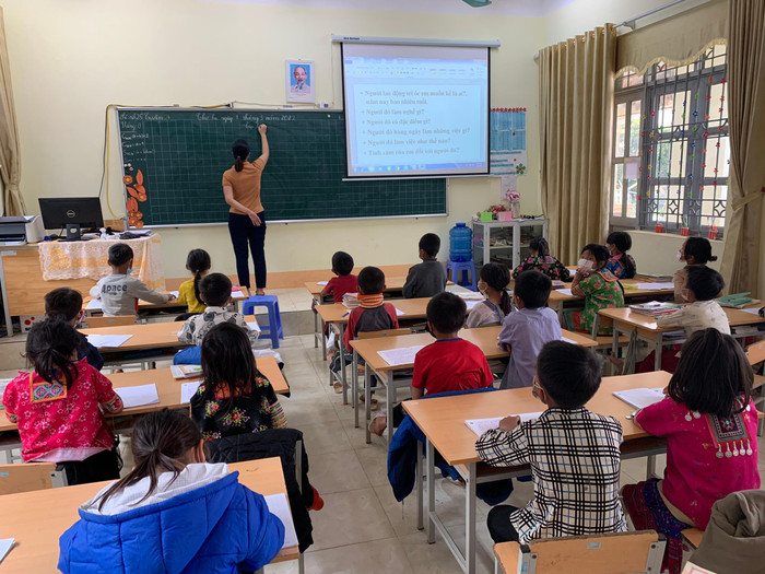 Một tiết học dùng máy chiếu tại Trường Phổ thông Dân tộc bán trú Tiểu học Nậm Manh. Ảnh: NVCC Một tiết học dùng máy chiếu tại Trường Phổ thông Dân tộc bán trú Tiểu học Nậm Manh. Ảnh: NVCC