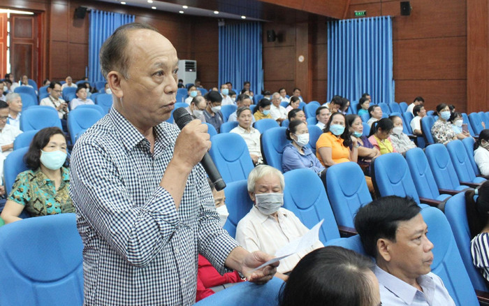 Cử tri Lê Đình Thi (phường Xuân Hà, quận Thanh Khê) bức xúc vì tình trạng thiếu thuốc tại bệnh viện. Ảnh: AN Cử tri Lê Đình Thi (phường Xuân Hà, quận Thanh Khê) bức xúc vì tình trạng thiếu thuốc tại bệnh viện. Ảnh: AN