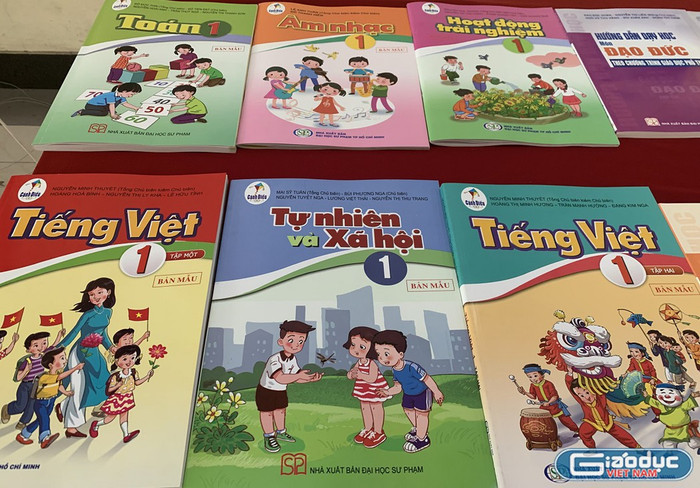 Với những trường có chương trình riêng của nhà trường thì không nhất thiết phải chọn sách giáo khoa (ảnh minh họa - nguồn giaoduc.net.vn). Với những trường có chương trình riêng của nhà trường thì không nhất thiết phải chọn sách giáo khoa (ảnh minh họa - nguồn giaoduc.net.vn).