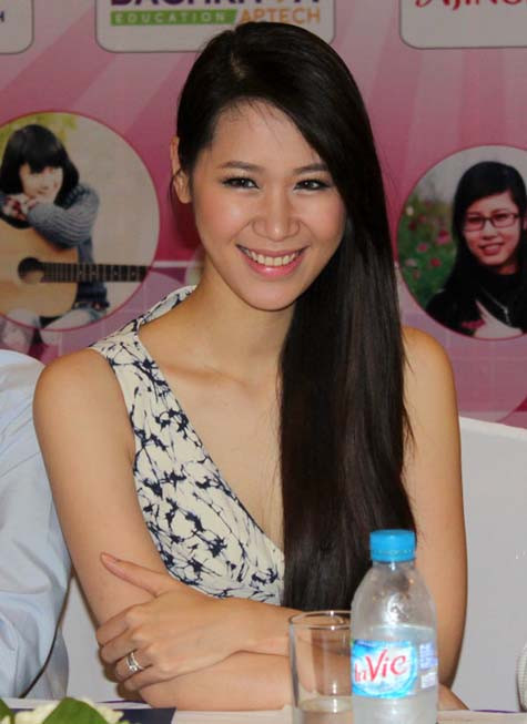 Hoa hậu thân thiện Hoàn vũ Dương Thùy Linh Hoa hậu thân thiện Hoàn vũ Dương Thùy Linh