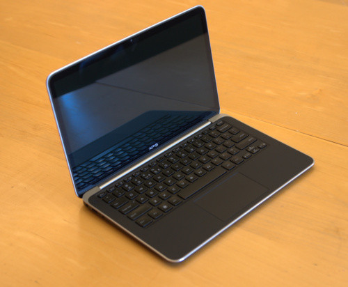 Phần để tay (palmrest) sử dụng một hợp kim magiê siêu nhẹ.