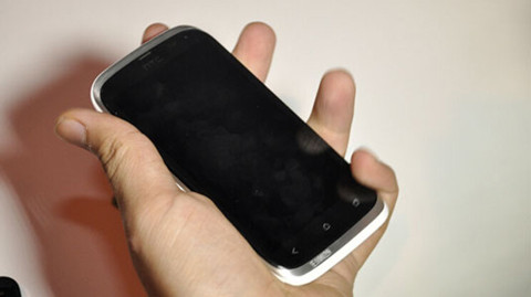 Máy có màn hình 4 inch (Ảnh: Eprice) Máy có màn hình 4 inch (Ảnh: Eprice)