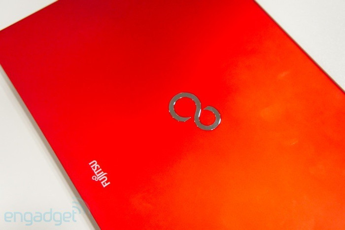 Lifebook sẽ có 2 phiên bản mầu đỏ và mầu bạc.