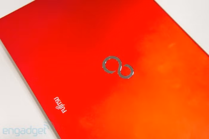 Lifebook sẽ có 2 phiên bản mầu đỏ và mầu bạc.