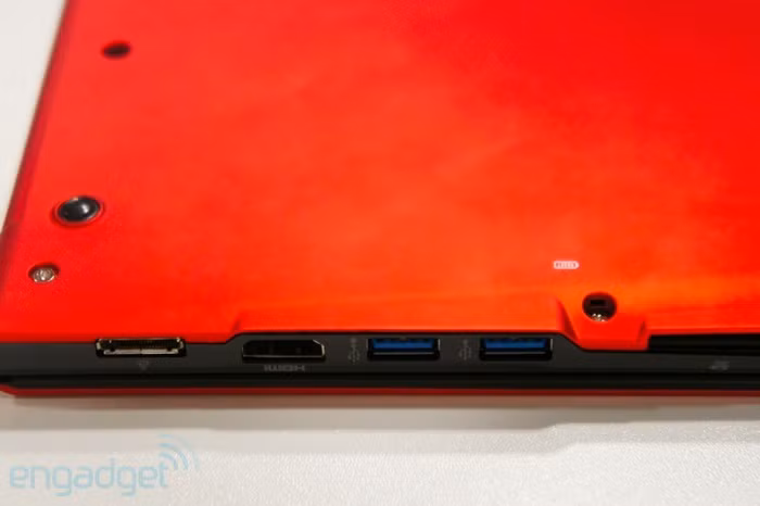 Lifebook có khá đẩy đủ các cổng giao tiếp. 2 cổng USB 3.0, cổng HDMI.