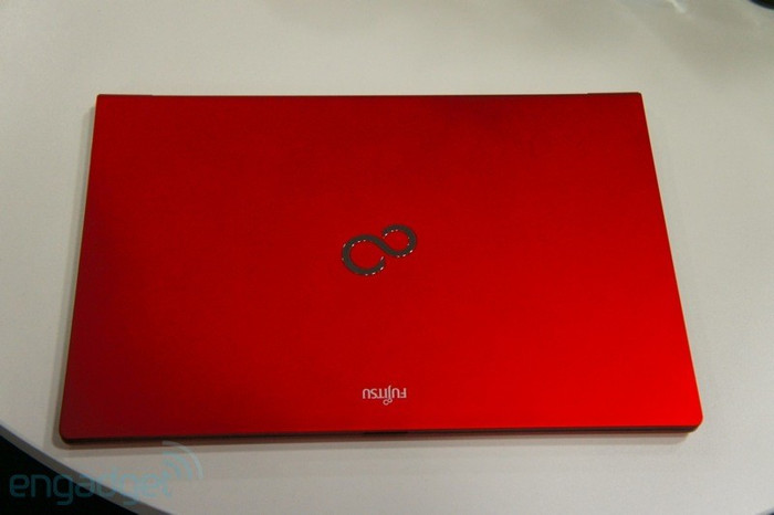 Lifebook là mẫu ultrabook mới nhất của Fujitsu. Mẫu ultrabook này có kích thước màn hình lên tới 14 inch. Lớn nhất trong số những mẫu Ultrabook đã có trên thị trường.