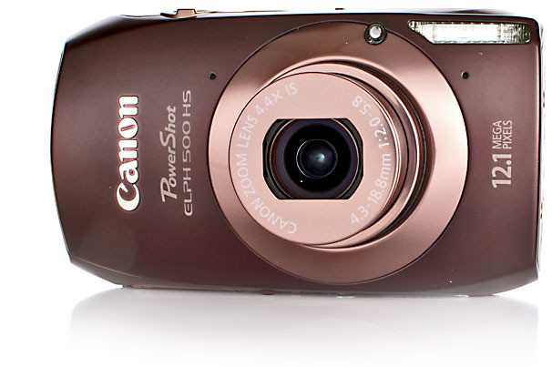 9. Canon PowerShot Elph 500 HS Ưu điểm: Màn hình cảm ứng 3.2 inch với giao diện cho người dùng rất tốt Chế độ fun – shooting bao gồm quay video 240 khung hình/giây Ống kính f2.0 với chế độ ưu tiên khẩu độ Chất lượng hình ảnh và video không có gì phải phàn nàn Nhược điểm: Menu của màn hình cảm ứng có thêm vài bước hơn máy bình thường Pin nhanh hết Đánh giá: Các bạn sẽ yêu thích chất lượng hình ảnh và điều khiển màn hình 500 HS, ống kính góc cực rộng và các chế độ chụp. Nhưng có điều, tuổi thọ pin và giao diện người dùng cho điều chỉnh tay thì không gây hứng thú gì cả. Giá tham khảo: 220.88$ - 240.70$