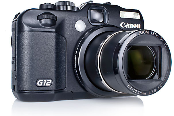 6. Canon PowerShot G12 Ưu điểm: Chất lượng hình ảnh và video vượt trội Khung ngắm quang học Dễ dàng sử dụng Kết hợp tuyệt diệu giữa chế độ tự động và chỉnh tay Màn hình xoay LCD Chế độ Fun to use đầy sáng tạo Nhược điểm: Khẩu độ tối đa f2.8 Hơi cồng kềnh Đánh giá: G12 cho chất lượng video và ảnh tuyệt vời, mặt sau là chế độ chỉnh tay với kính ngắm quang học, màn hình LCD xoay. Một sự lựa chọn hoàn hảo. Giá tham khảo: 449.00$ - 499.99$
