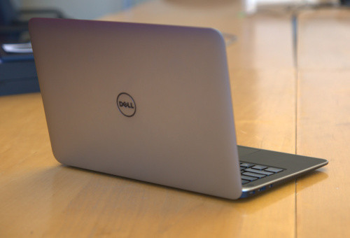 Vỏ máy nhìn rất sang trọng và hứa hẹn cho một sản phẩm tốt cho thị trường ultrabook. Dell XPS 13 có giá bán khởi điểm 1000 USD tại thị trường Mỹ.