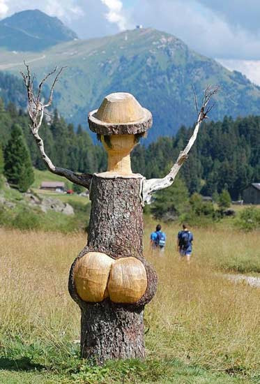 "Chọc khe" mà tưởng hay à? Mông này cứng ngắc, cả nhà chán luôn