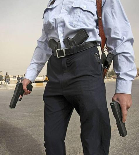 Súng anh chẳng phải "thần công" Muốn "toàn tính mạng" phải găm thật nhiều